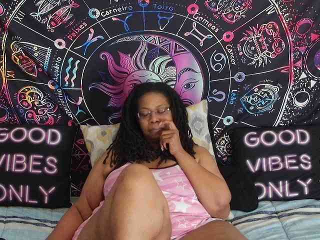 renaespleasurepalace webcam