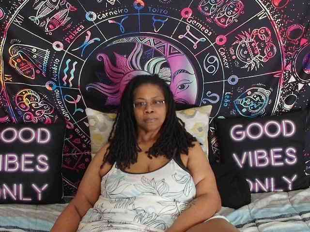 renaespleasurepalace webcam