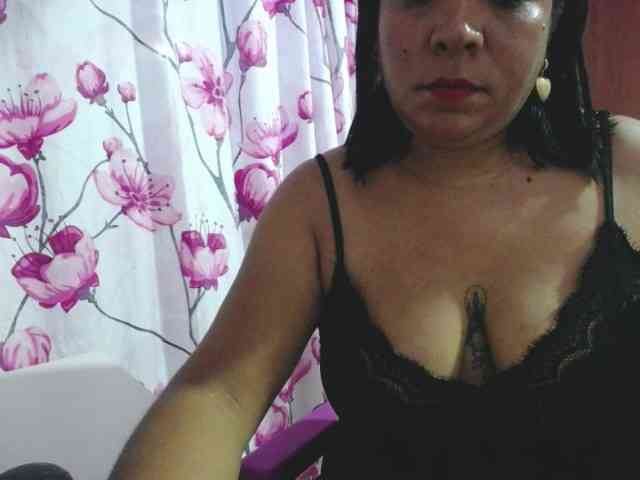 pregnantsaraxxx webcam