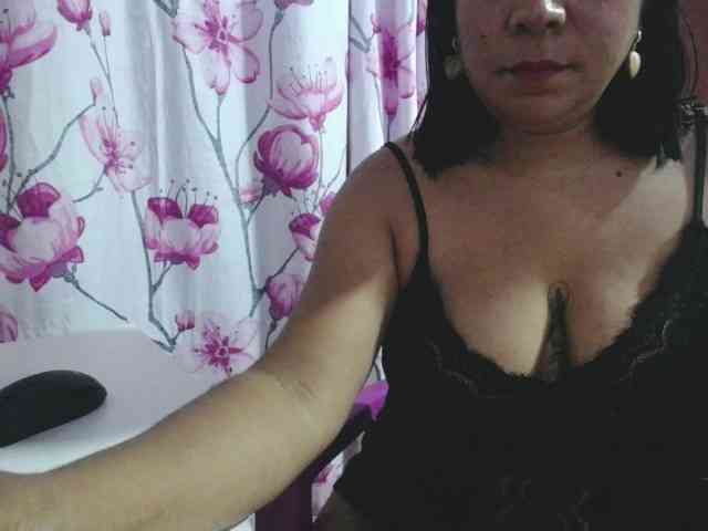 pregnantsaraxxx webcam