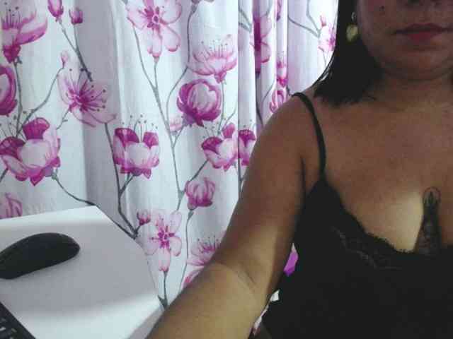 pregnantsaraxxx webcam