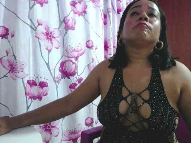 pregnantsaraxxx webcam