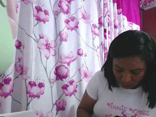 pregnantsaraxxx webcam