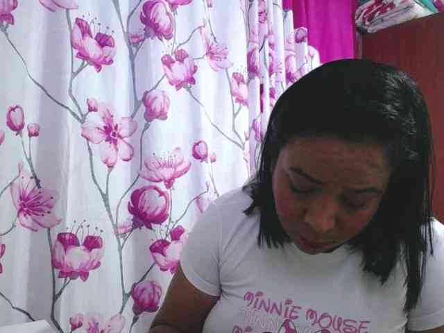 pregnantsaraxxx webcam