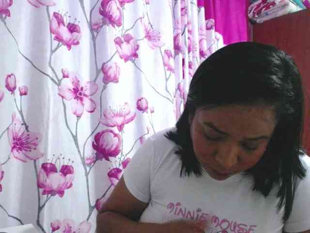 pregnantsaraxxx webcam