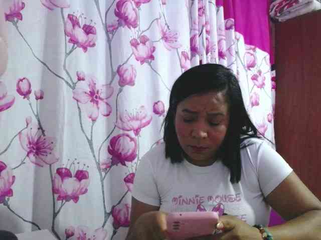 pregnantsaraxxx webcam