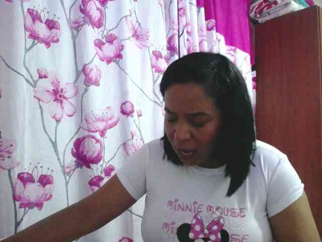 pregnantsaraxxx webcam