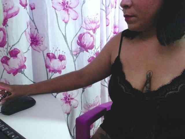 pregnantsaraxxx webcam