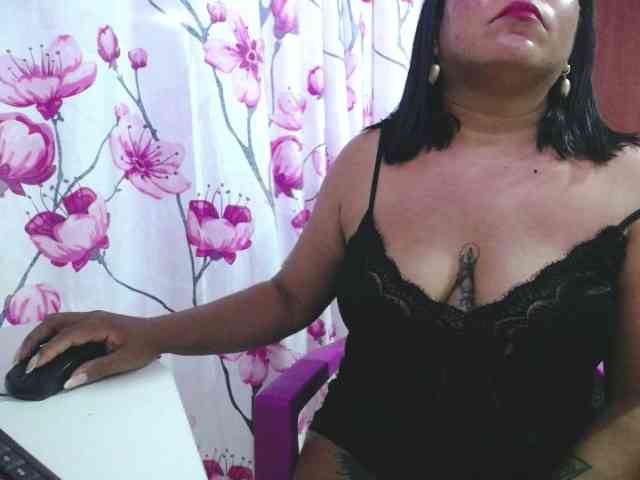 pregnantsaraxxx webcam