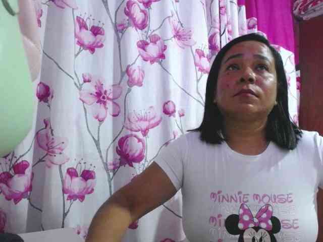 pregnantsaraxxx webcam