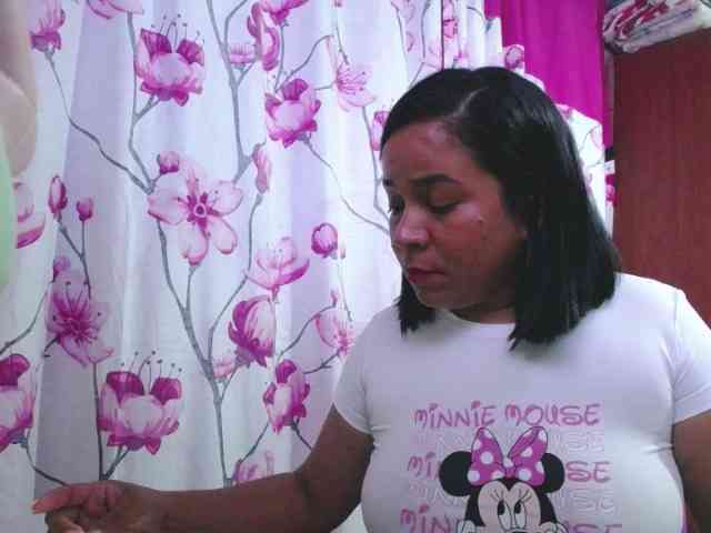 pregnantsaraxxx webcam