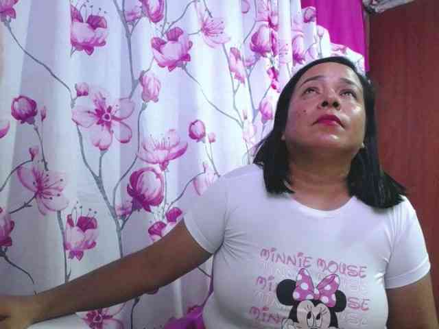 pregnantsaraxxx webcam