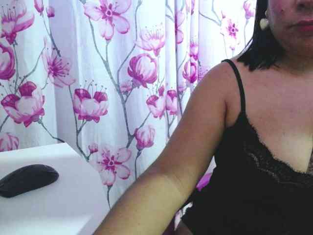 pregnantsaraxxx webcam