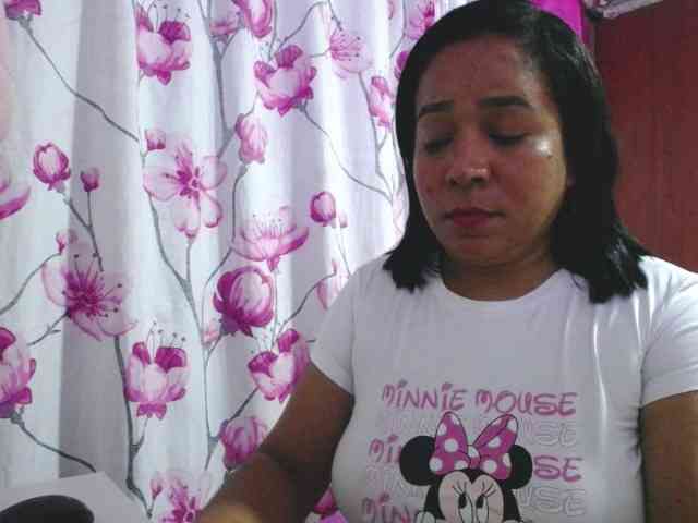 pregnantsaraxxx webcam