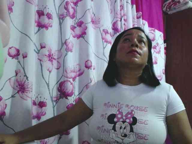 pregnantsaraxxx webcam