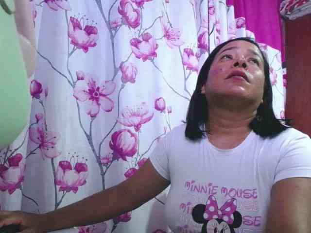 pregnantsaraxxx webcam