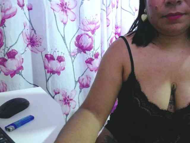 pregnantsaraxxx webcam