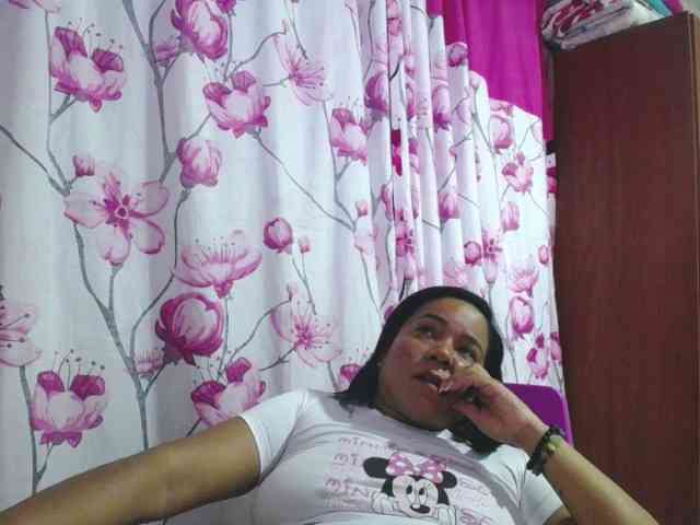 pregnantsaraxxx webcam