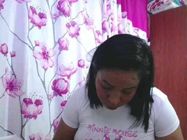 pregnantsaraxxx webcam