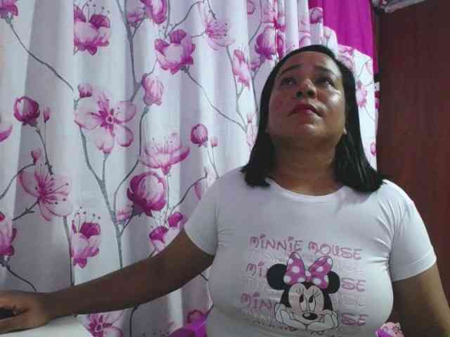 pregnantsaraxxx webcam