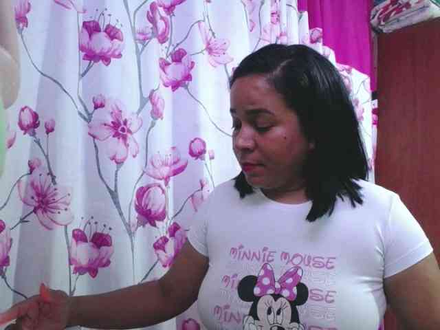 pregnantsaraxxx webcam