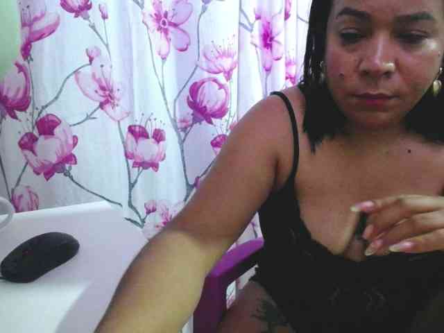 pregnantsaraxxx webcam