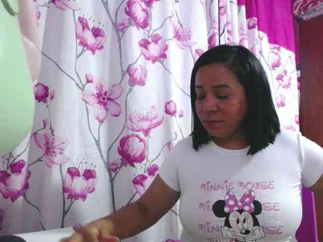 pregnantsaraxxx webcam