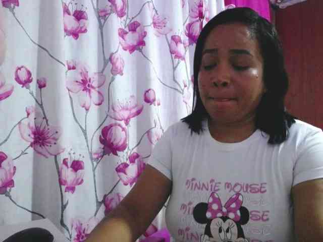 pregnantsaraxxx webcam