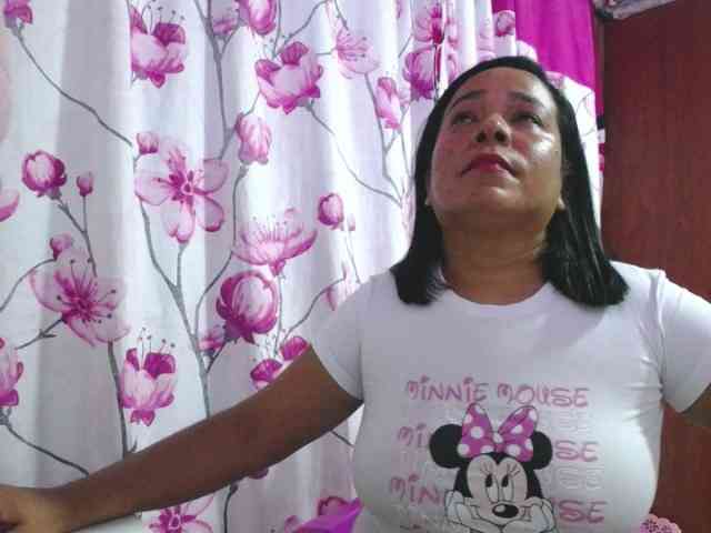pregnantsaraxxx webcam