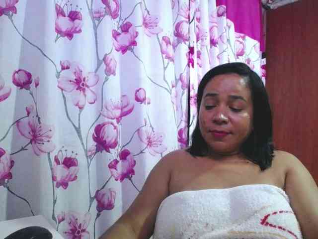 pregnantsaraxxx webcam