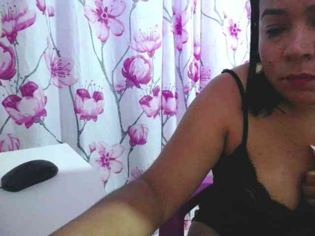 pregnantsaraxxx webcam