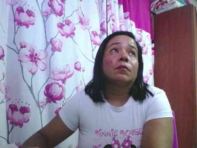 pregnantsaraxxx webcam