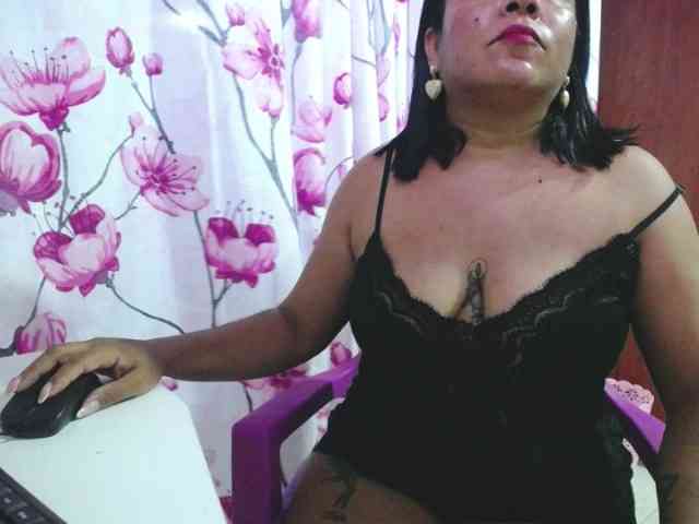 pregnantsaraxxx webcam