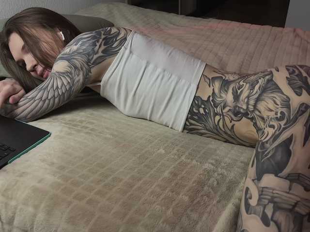 Vai a chattare su YoRHa2B YoRHa2B