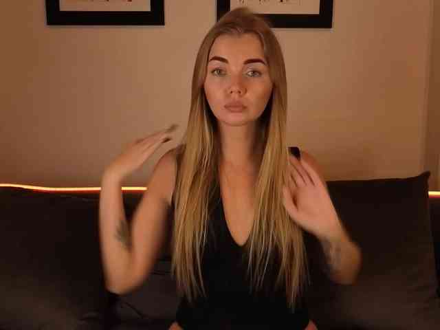 CarrieBradshaww webcam