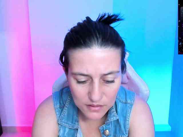 Saskyaajohnson webcam