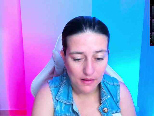 Saskyaajohnson webcam