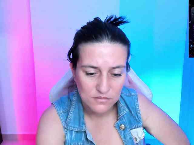 Saskyaajohnson webcam