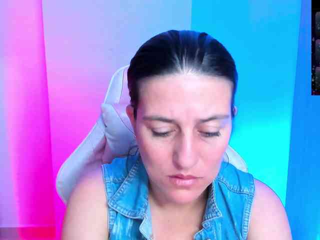 Saskyaajohnson webcam