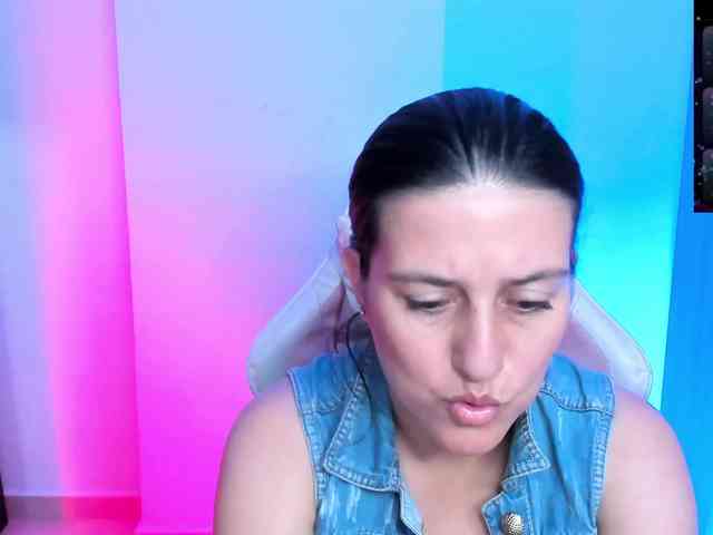 Saskyaajohnson webcam