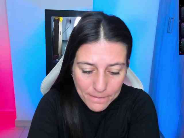 Saskyaajohnson webcam