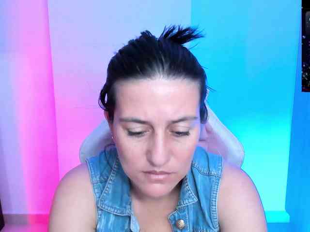 Saskyaajohnson webcam