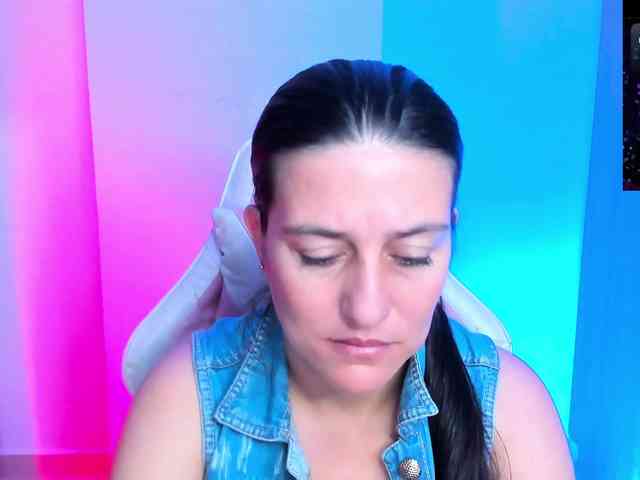 Saskyaajohnson webcam