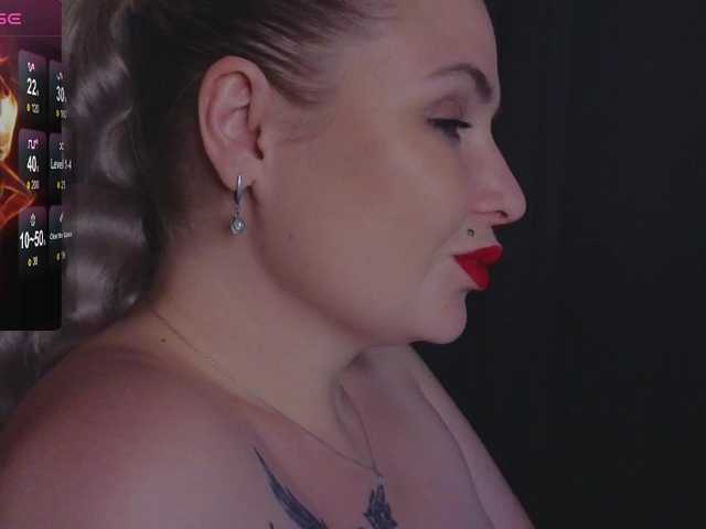 YourFunnyBlondiee webcam