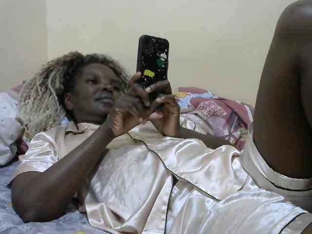 Sweet-mommy webcam
