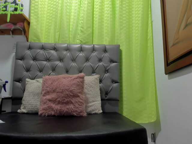 candibella Live Cam on BongaCams