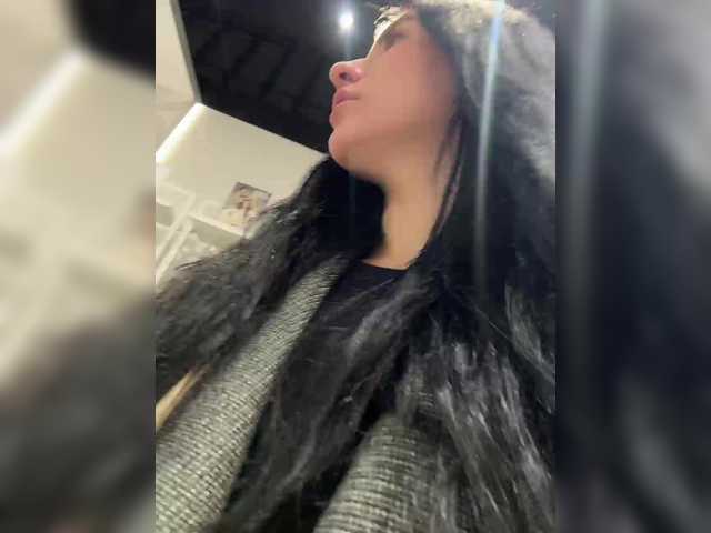 Entra en el chat con el modelo MarKaa0 MarKaa0