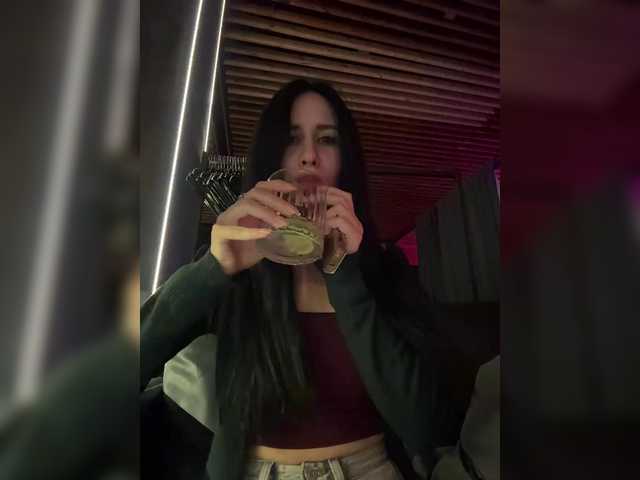 Entra en el chat con el modelo MarKaa0 MarKaa0