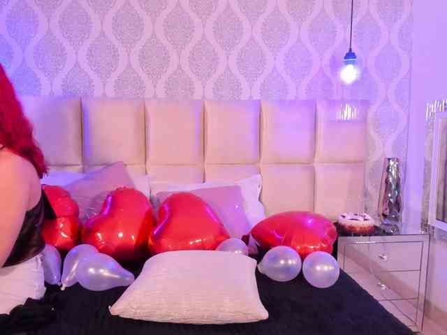 DaniiRed webcam