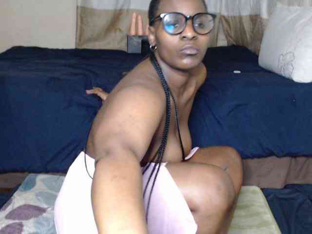 Prettybkack25 webcam